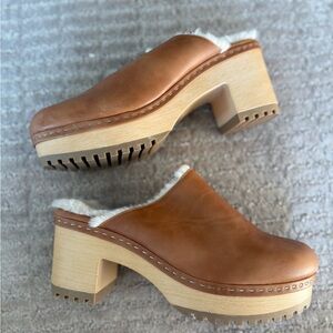 STEVE MADDEN Women's Tan Clogs
